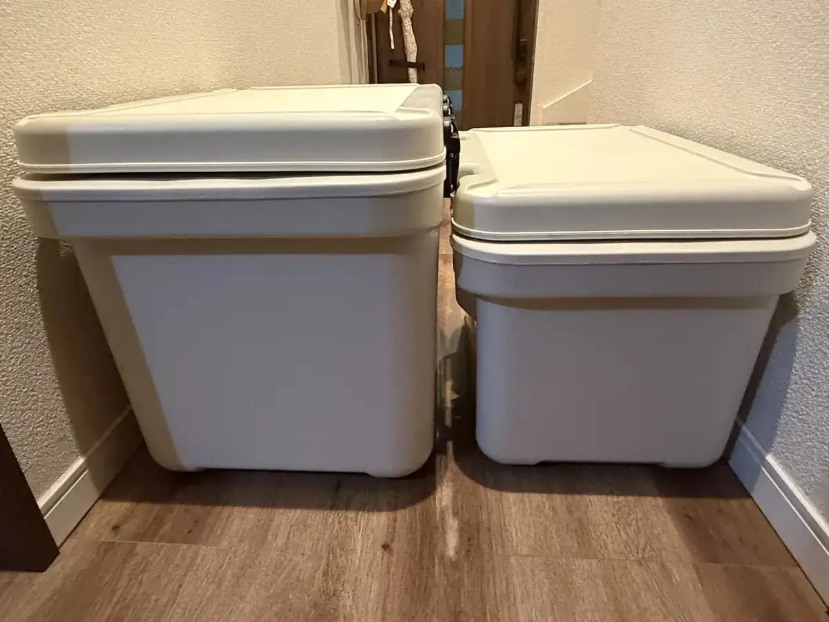 HUGEL真空断熱クーラーボックス20Lと40Lを横に並べたサイズ比較