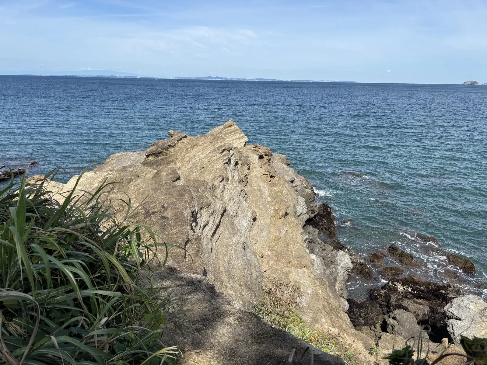 大房岬自然公園の岬から見た海