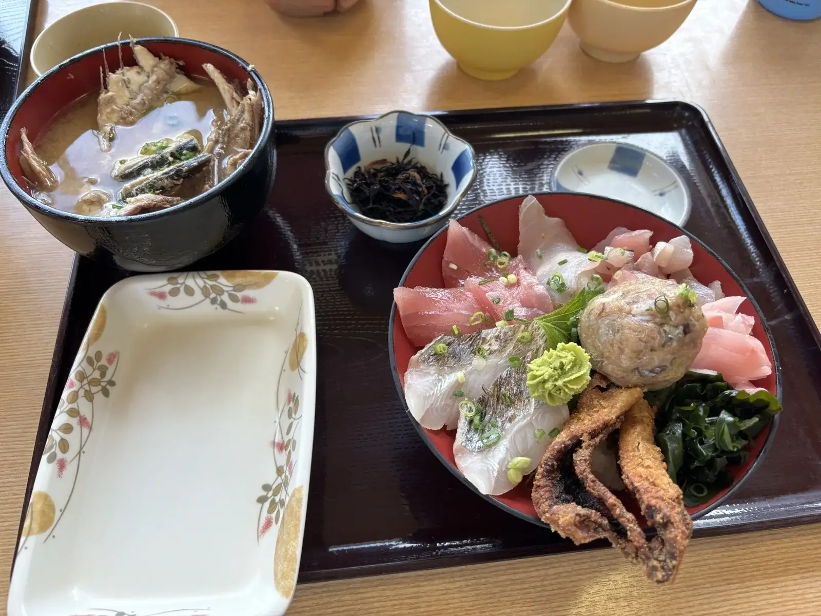 大房岬キャンプの帰りに立ち寄ったおさかな倶楽部の魚料理